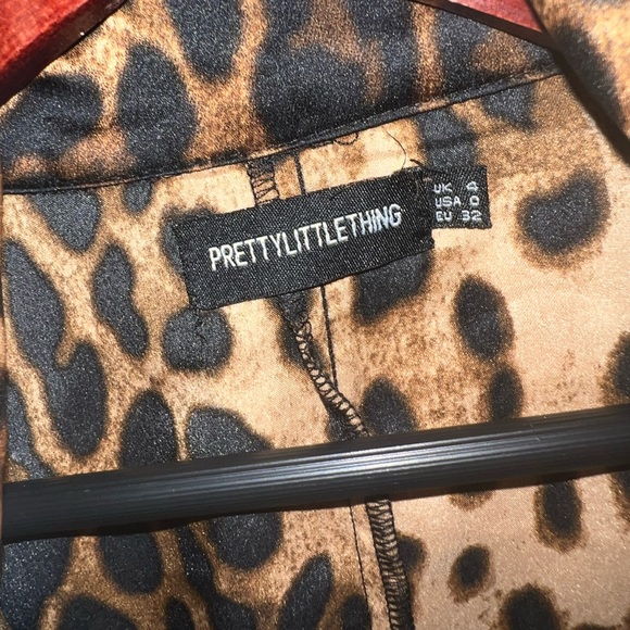 Pretty Little Thing Cheetah Print Button Down top size 0 - Picture 6 of 6